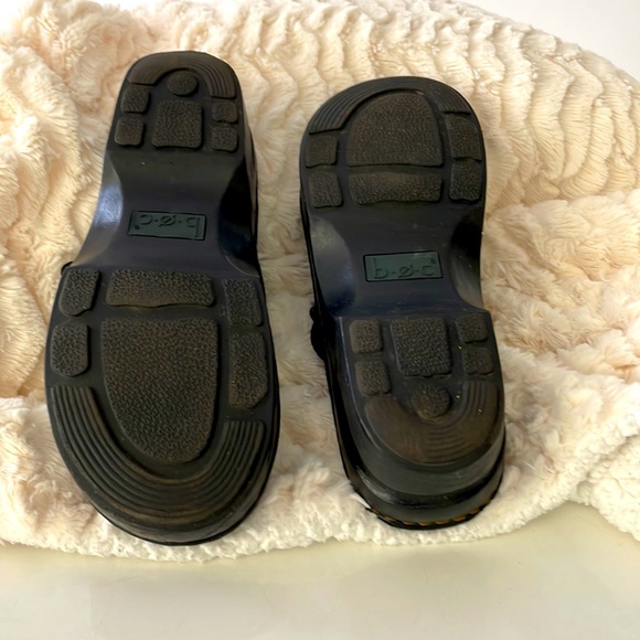 boc Ladies Clogs. Buckled Feature. Size 7/38 - Picture 5 of 12